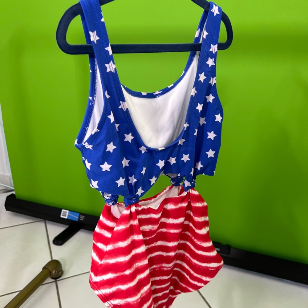 Swimsuit - Picture 3 of 3